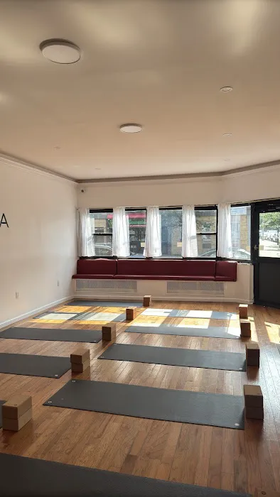 Noir Yoga 4
