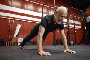 Effective Gym Workouts for Improving Core Strength in Women Seniors